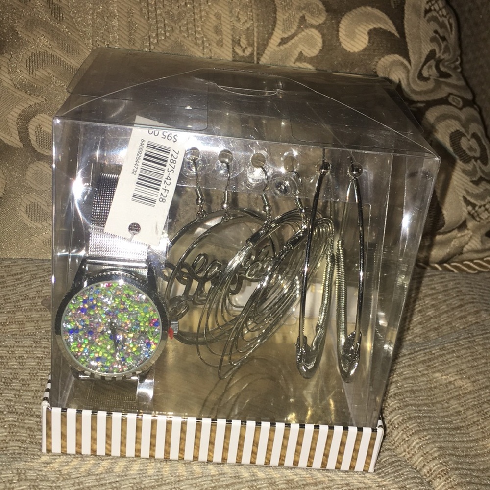 💙🤍💚NWT Rocawear Silver Watch Set